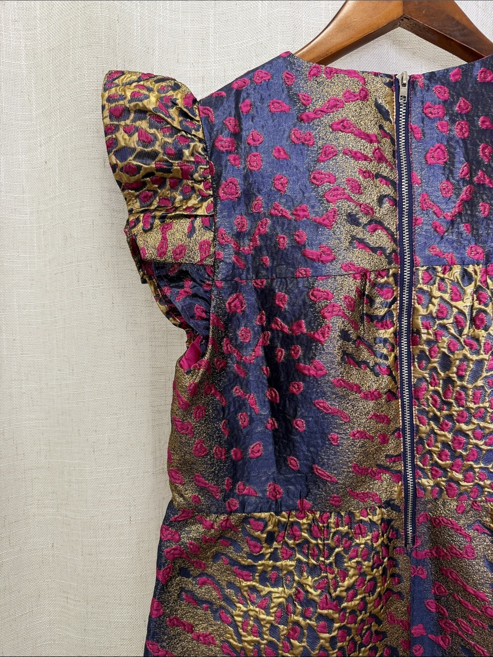THML Metallic Fucshia & Gold Jacquard Animal Print Flutter Sleeve Dress NWT - Picture 9 of 12